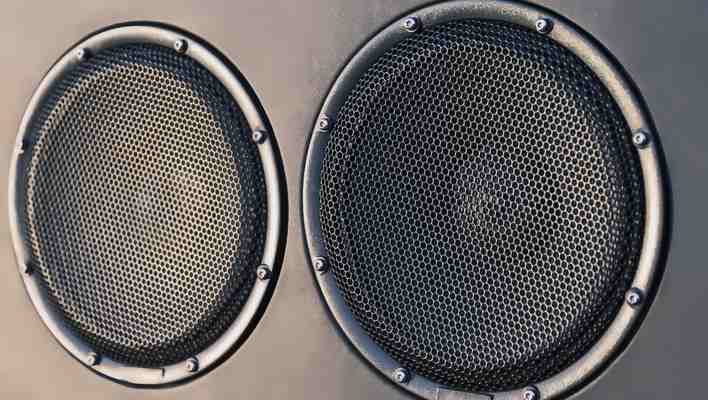 Round Vs Oval Speakers