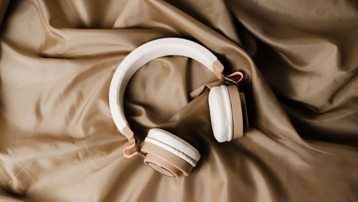 Headphones on Silk